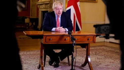 Boris Johnson anunció en redes sociales que sufre coronavirus