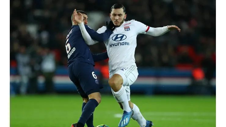 Rayan Cherki contra el PSG.