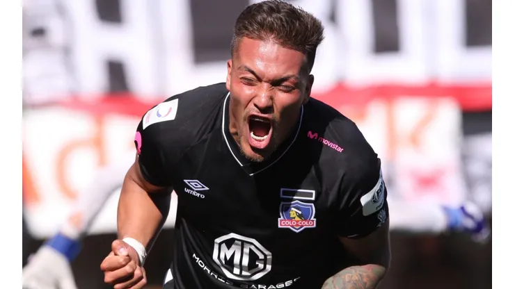 Agente de Parraguez habló de la posible salida del jugador a Perú.