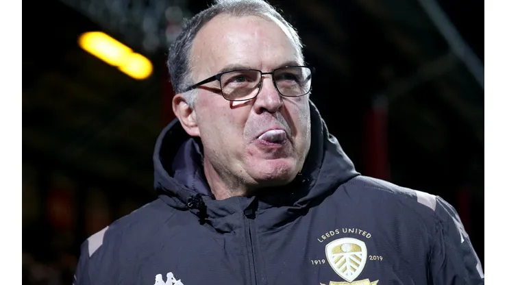 Marcelo Bielsa dirigiendo al Leeds