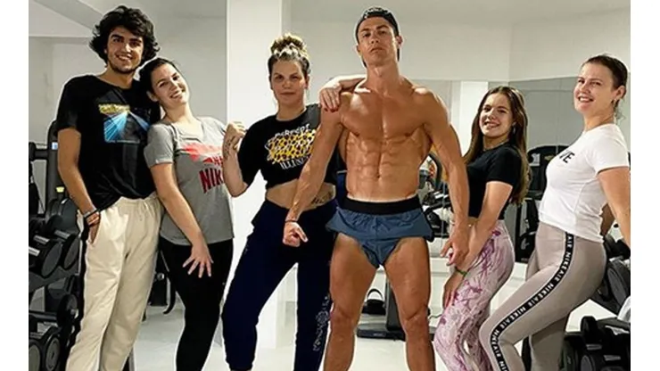 CR7 y su familia en cuarentena.