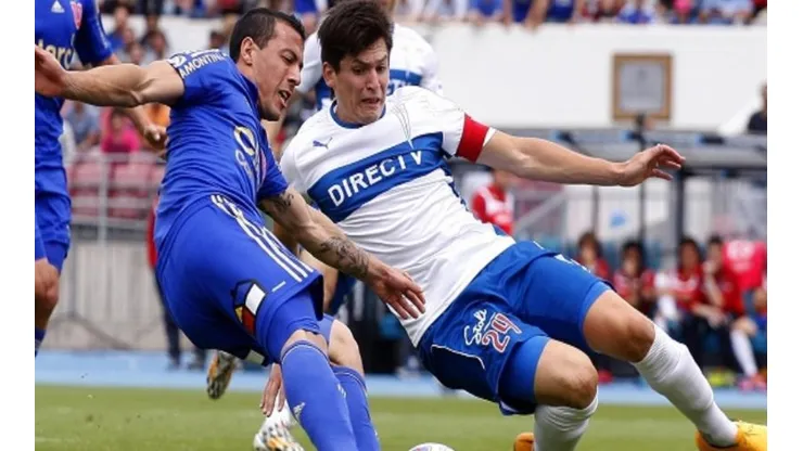 Alfonso Parot ante Sebastián Ubilla en un antiguo clásico universitario