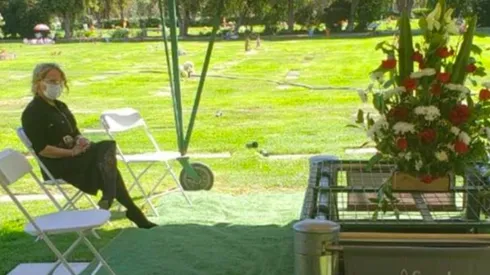 Cathy Barriga fue la única en el funeral de la segunda víctima del coronavirus en Chile