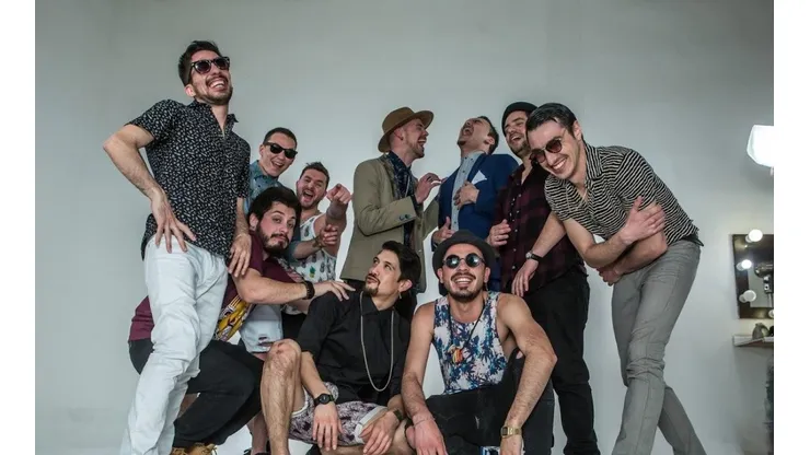 La banda tropical y urbana buscará entretener a los chilenos en casa.