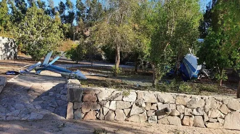 El helicóptero cayó en el jardín de una casa en Chicureo