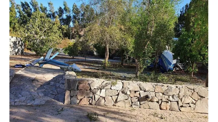 El helicóptero cayó en el jardín de una casa en Chicureo