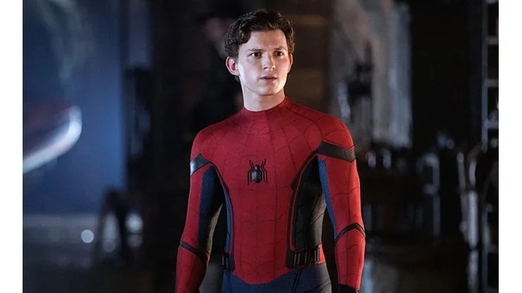 Tom Holland presenta a sus gallinas