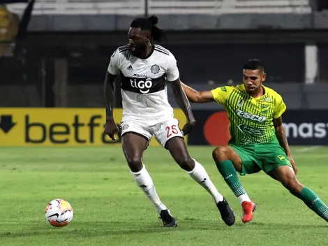 Adebayor no llega a Togo y tendrá que hacer cuarentena en Benín