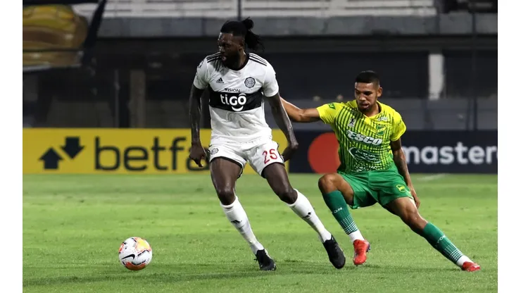 Adebayor hará cuarentena en Benín