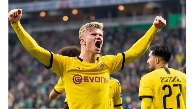 Erling Haaland con su característico grito de gol