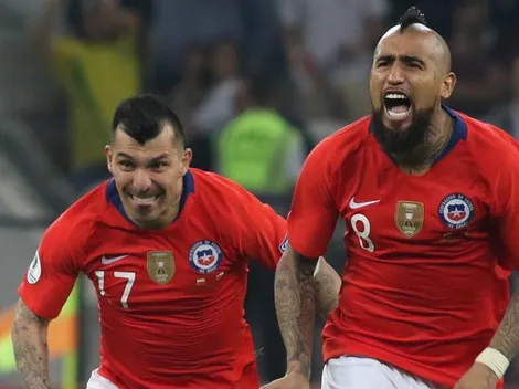 Un cariñoso Arturo Vidal le contesta el piropo a Gary Medel