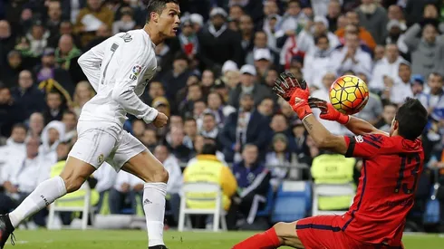 Bravo tapó un mano a mano claro ante CR7