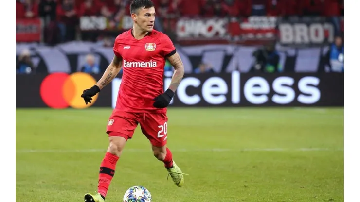 La renovación de Aránguiz con Leverkusen se complican por el coronavirus.