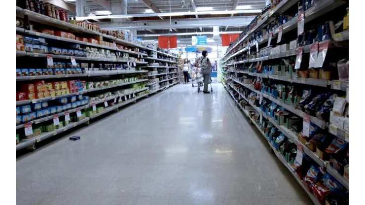 La mayoría de los supermercados comenzará a cerrar a las 18:00 horas.