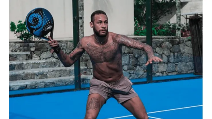 Neymar aprovecha la cuarentena jugando paddle