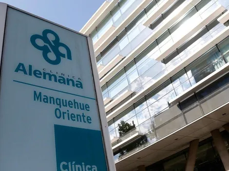 Paciente le tose en la cara a enfermera y golpea a un médico