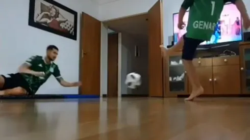 Arias, en su living.