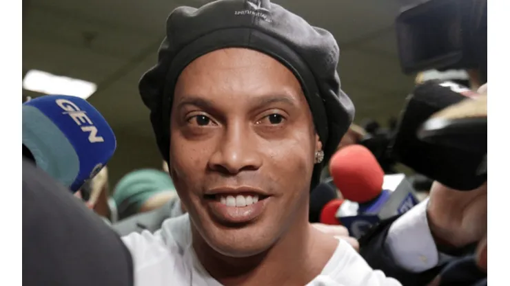Ronaldinho igual celebra
