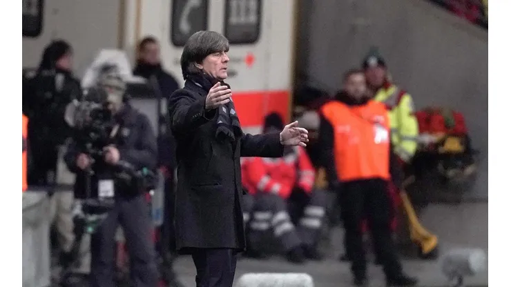 Joachim Löw dirigiendo a Alemania en las Clasificatorias rumbo a Catar 2022