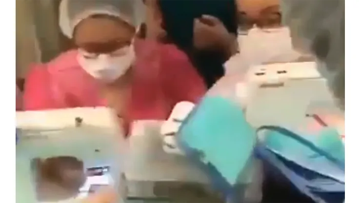 Funcionarias de hospital de Talcahuano confeccionan sus propias mascarillas