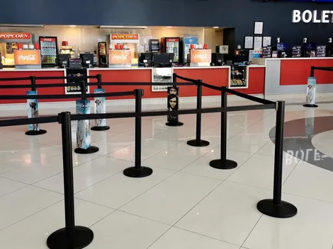 Mañalich: "El presidente ha decretado cierre de comercios y eventos deportivos"