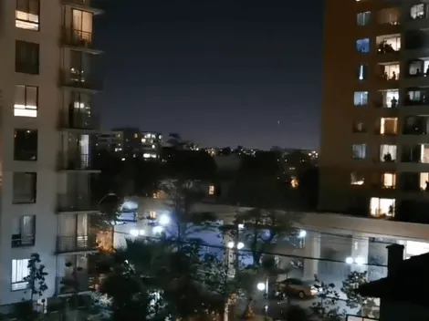 Aplauden desde balcones al personal médico chileno que combate el coronavirus