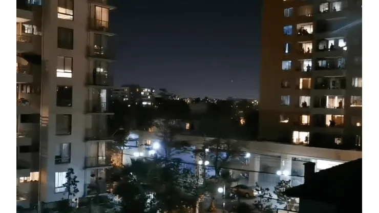 Chilenos salieron a sus balcones para apoyar al personal médico