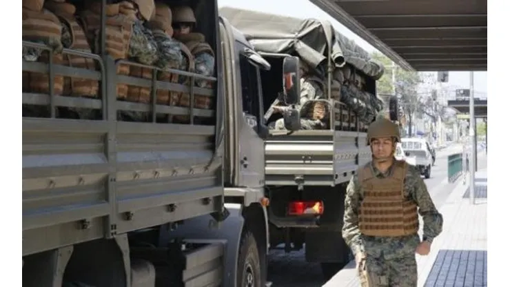 En el Estado de Catástrofe, el ejército es quien queda al mando en cada una de las regiones del país.