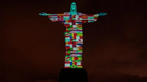 Chile y todos los países afectados dejaron ver sus banderas en el Cristo Redentor