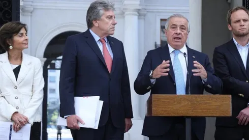 El ministro de Salud anunció nuevas medidas para frenar el avance del Coronavirus en Chile.