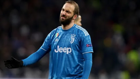 Higuaín regresa a Argentina en plena cuarentena
