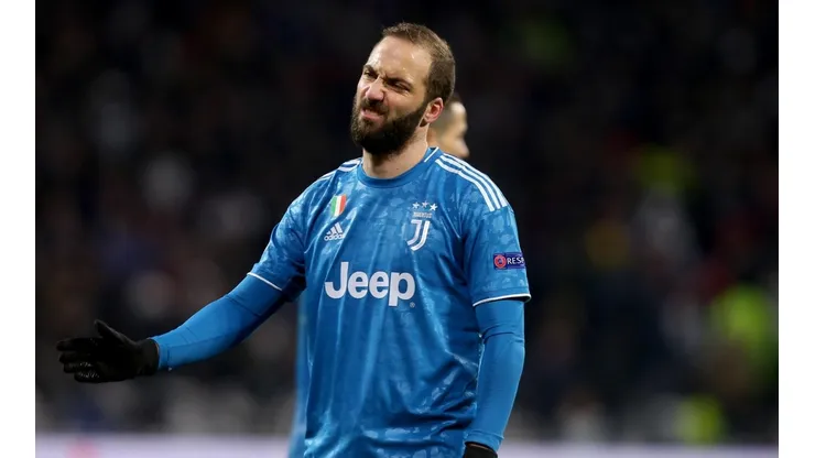 Higuaín regresa a Argentina en plena cuarentena