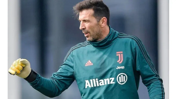 Buffon no piensa en el retiro.