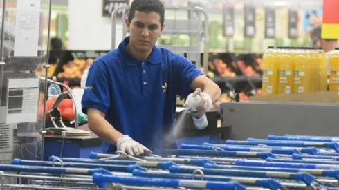 Walmart busca evitar el acaparamiento de productos poniendo tope de compra