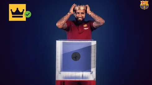 Arturo Vidal encontró una corona en la caja misteriosa del Barcelona