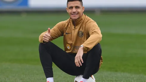 Alexis recibe la comida en su casa