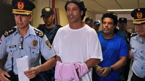Dinho sigue detenido
