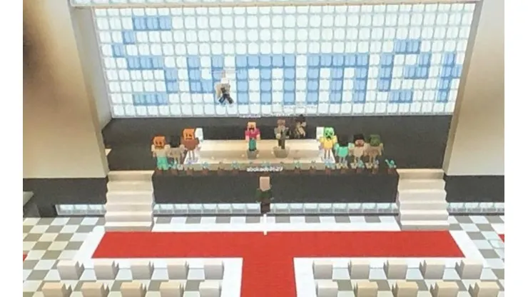 Estudiantes celebran su graduación en Minecraft tras ser suspendida por el coronavirus