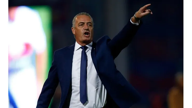 Colo Colo reactivó con todo la negociación por Gustavo Alfaro.