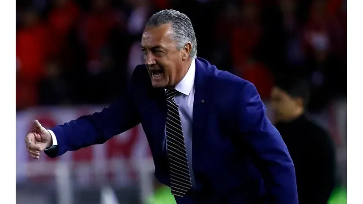 Gustavo Alfaro opta siempre por el orden defensivo.