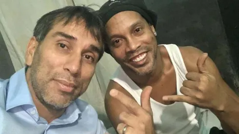Ex U de Chile visita a Ronaldinho en la cárcel: "Él está triste en prisión"