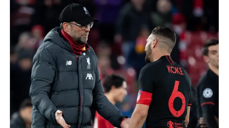 Klopp conversa con Koke luego de la eliminación del Liverpool en Champions League