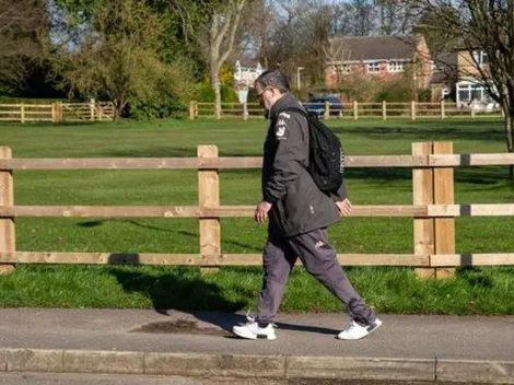 Bielsa desafía al coronavirus y se va caminando al entrenamiento de Leeds