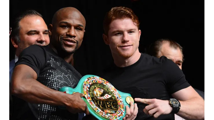 Canelo con Mayweather en la previa de su pelea en 2013. Ganó Money por decisión mayoritaria en la, hasta ahora, única derrota de Álvarez.