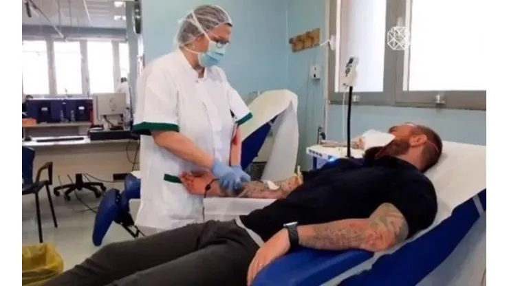 De Rossi dona sangre en Italia