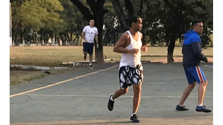 Dinho jugando en el torneo de presos