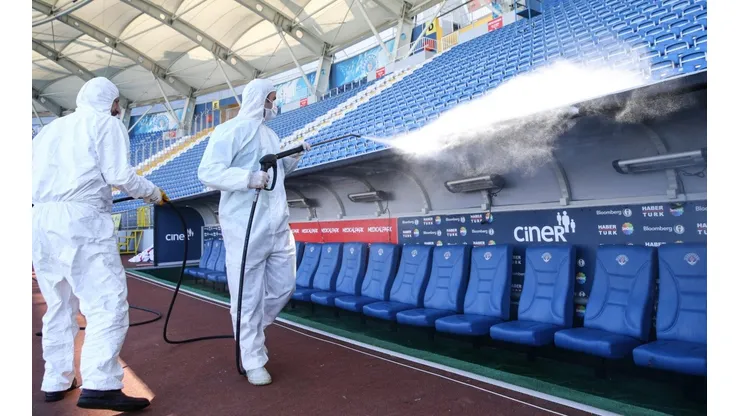 El coronavirus complica al fútbol