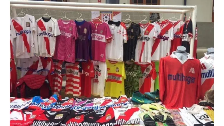 “Gala de joyas” reúne a los mayores coleccionistas de camisetas de Chile.