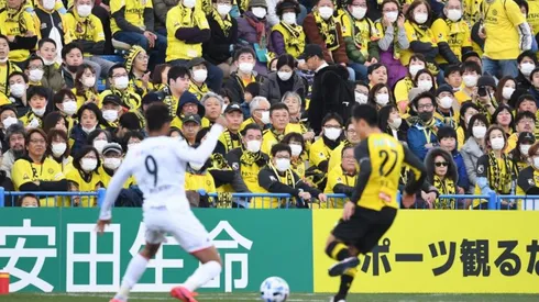 Mientras algunos países han seguido adelante con sus ligas, otros juegan a puertas cerradas o suspenden sus encuentros