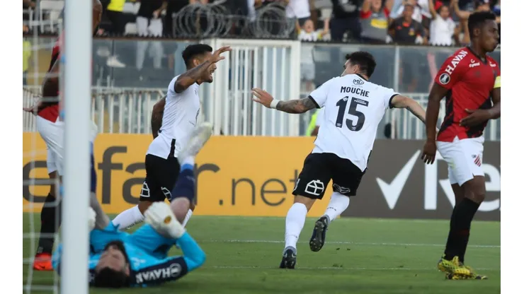 Pablo Mouche celebra su gol ante Athletico Paranaense.